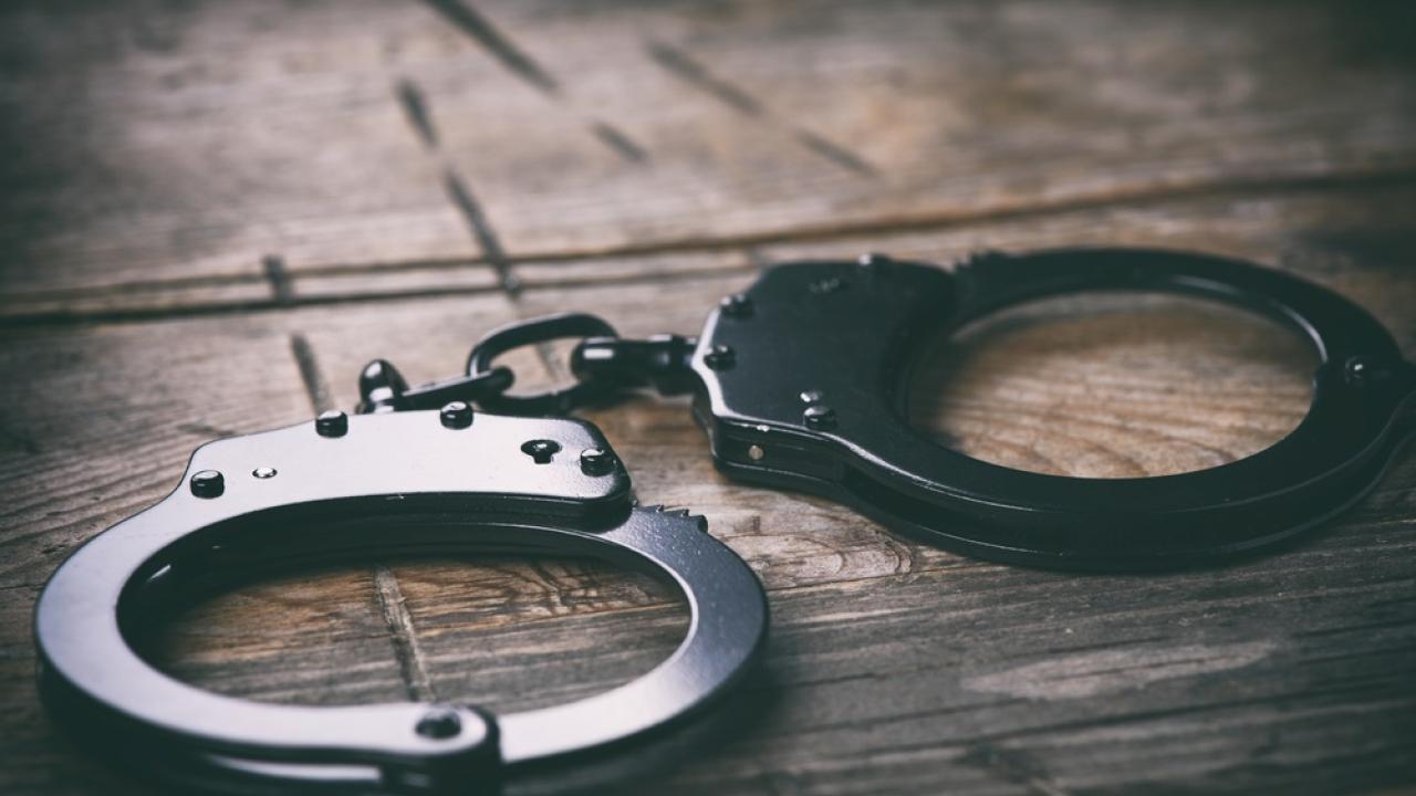 Set of handcuffs